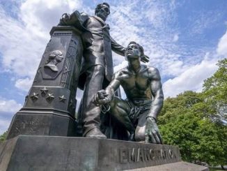 the emancipation memorial showing lincoln freeing a slave