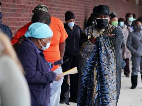 Voters wait in line